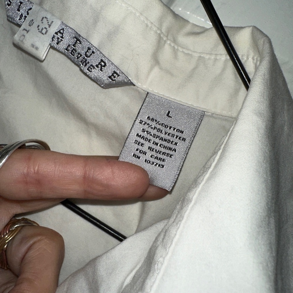Signature by Larry Levine Womens L White V Neck Ruffle Front Blouse Shirt Top - Picture 4 of 5